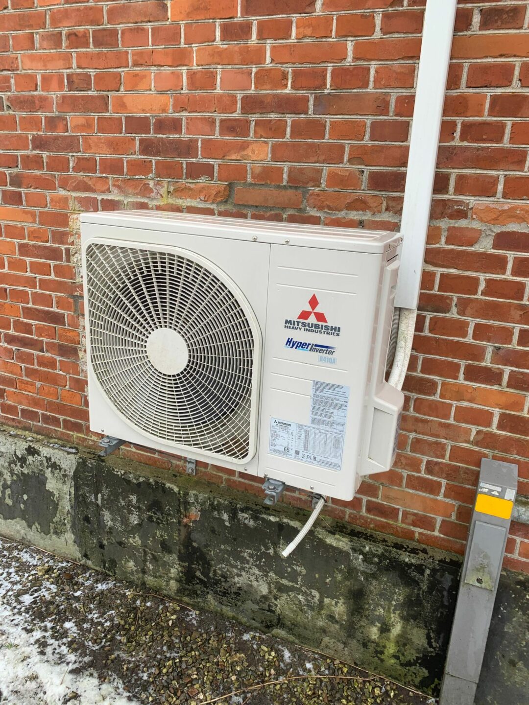 Service af luft/luft varmepumpe