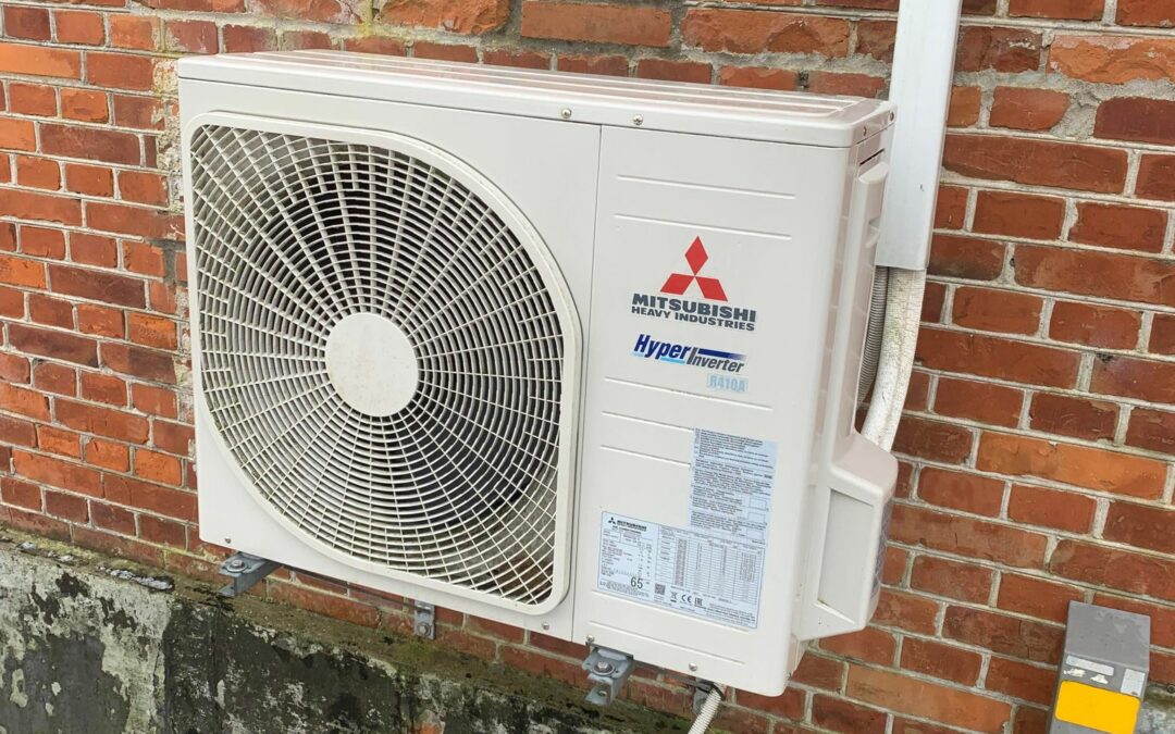 Service af luft/luft varmepumpe